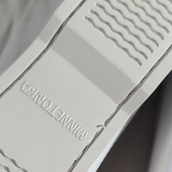 NEW Minnetonka White Moccasins with Red Accents - Picture 8 of 16